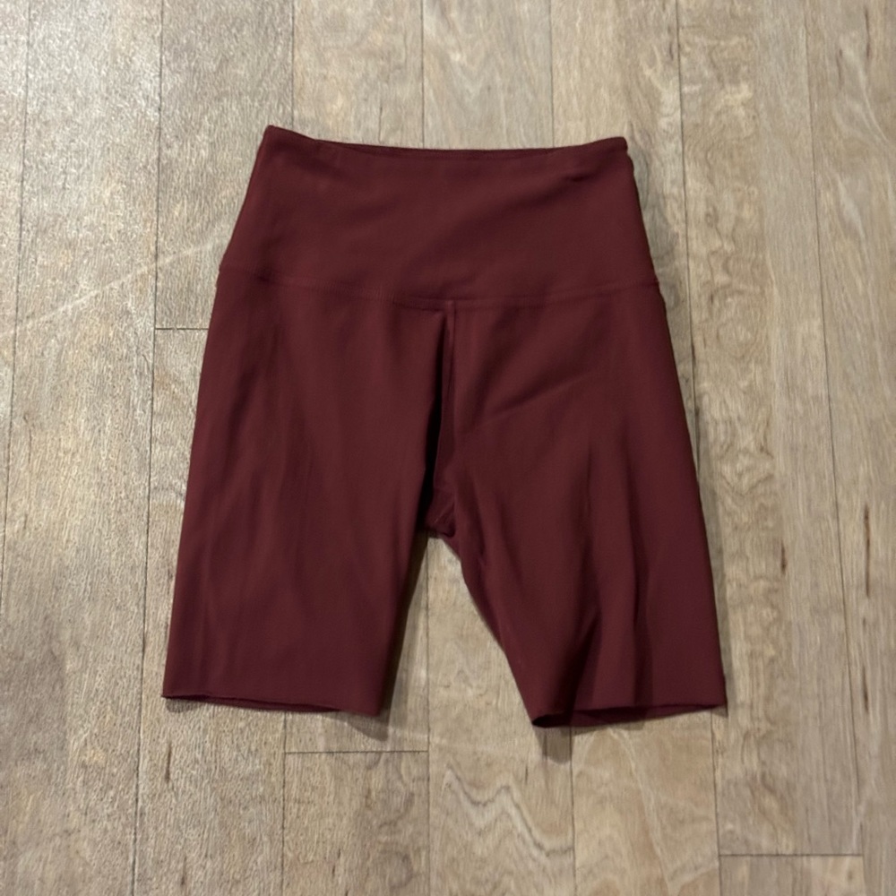 Beyond Yoga Maroon Biker Shorts Size Medium READ - Picture 2 of 4